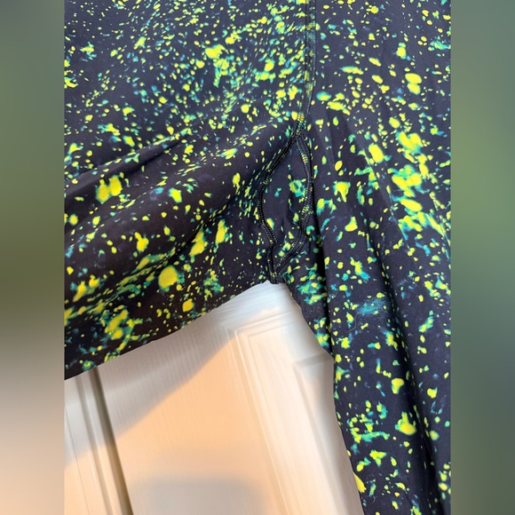 Lululemon - Base Pace Black and Green Splatter Print Leggings - Picture 3 of 4